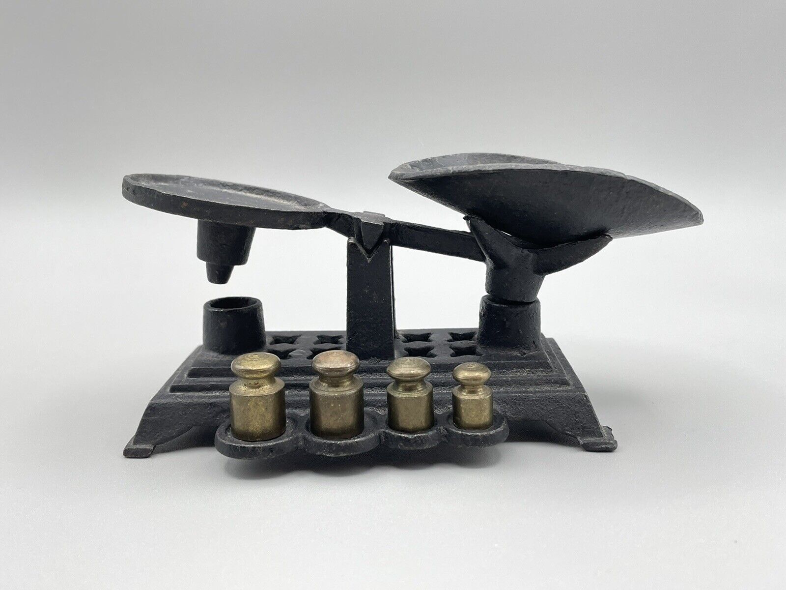 Vintage Novelty Cast Iron Balance Beam 4 1/2